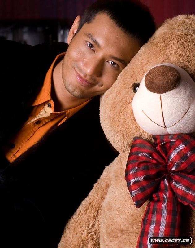 黃曉明拍圣誕溫暖寫(xiě)真