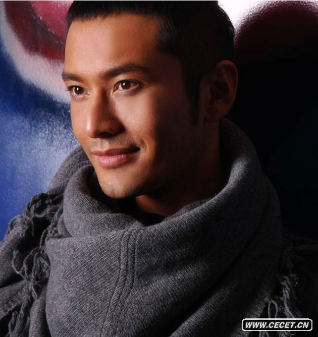 黃曉明拍圣誕溫暖寫(xiě)真