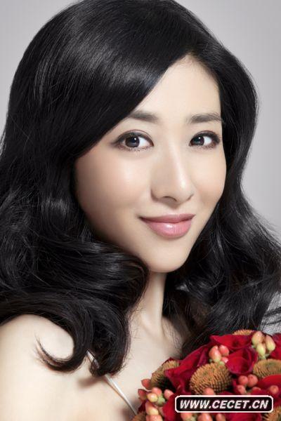 劉思彤雜志拍新娘寫(xiě)真