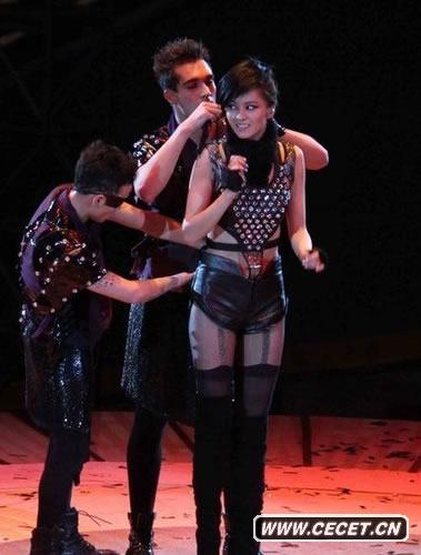 梁詠琪個(gè)唱變狂野