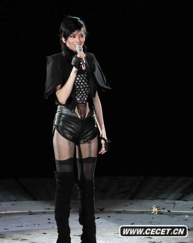 梁詠琪個(gè)唱變狂野