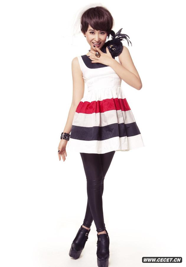 寧丹琳拍寫(xiě)真發(fā)泄壓力