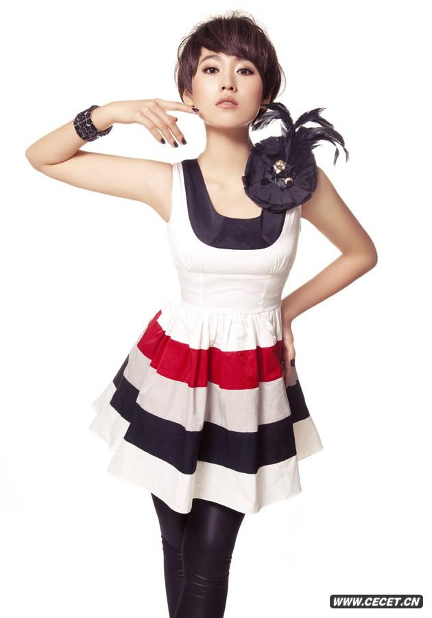 寧丹琳拍寫(xiě)真發(fā)泄壓力