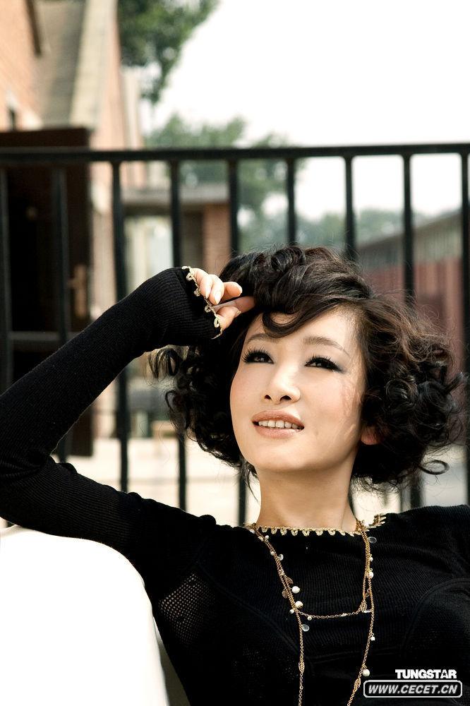 秦海璐寫(xiě)真女人味足