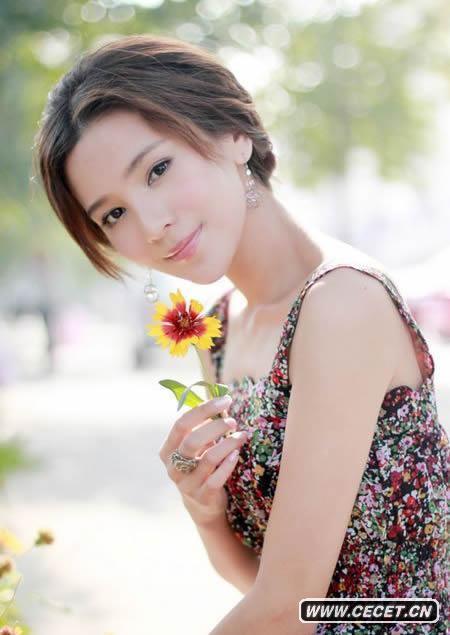 王希維演繹清純寫(xiě)真