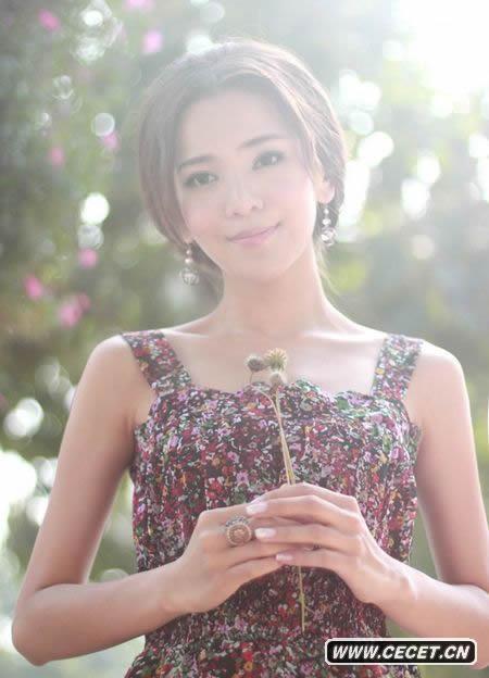 王希維演繹清純寫(xiě)真