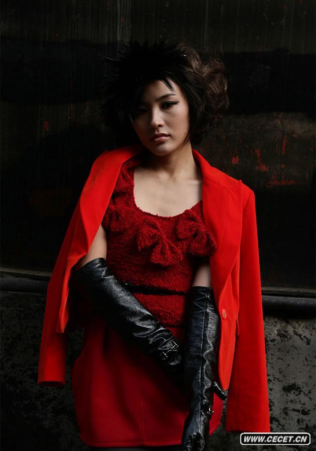 鄭羅茜新寫(xiě)真變街頭潮女