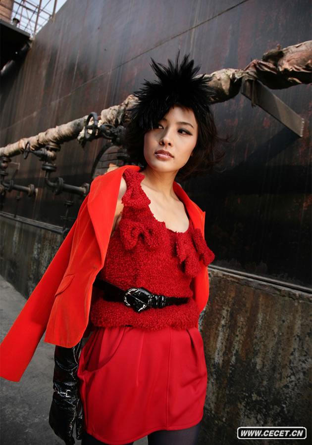 鄭羅茜新寫(xiě)真變街頭潮女