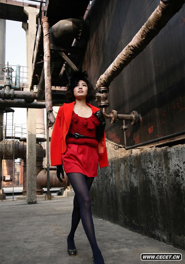 鄭羅茜新寫(xiě)真變街頭潮女