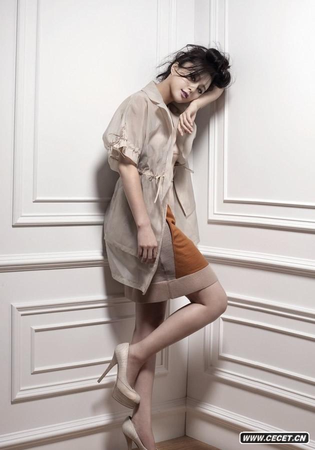 范冰冰頭發(fā)蓬松展魅惑