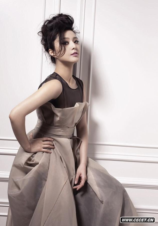 范冰冰頭發(fā)蓬松展魅惑