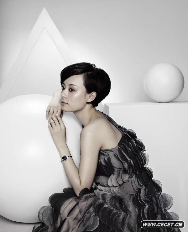 孫儷輕盈優(yōu)雅最新寫(xiě)真