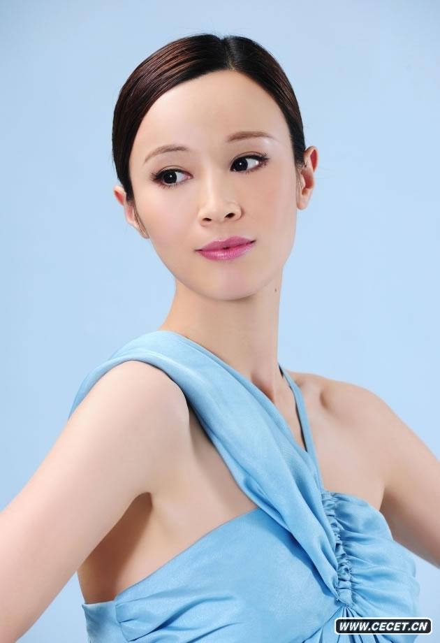 石小群現粉嫩完美肌膚