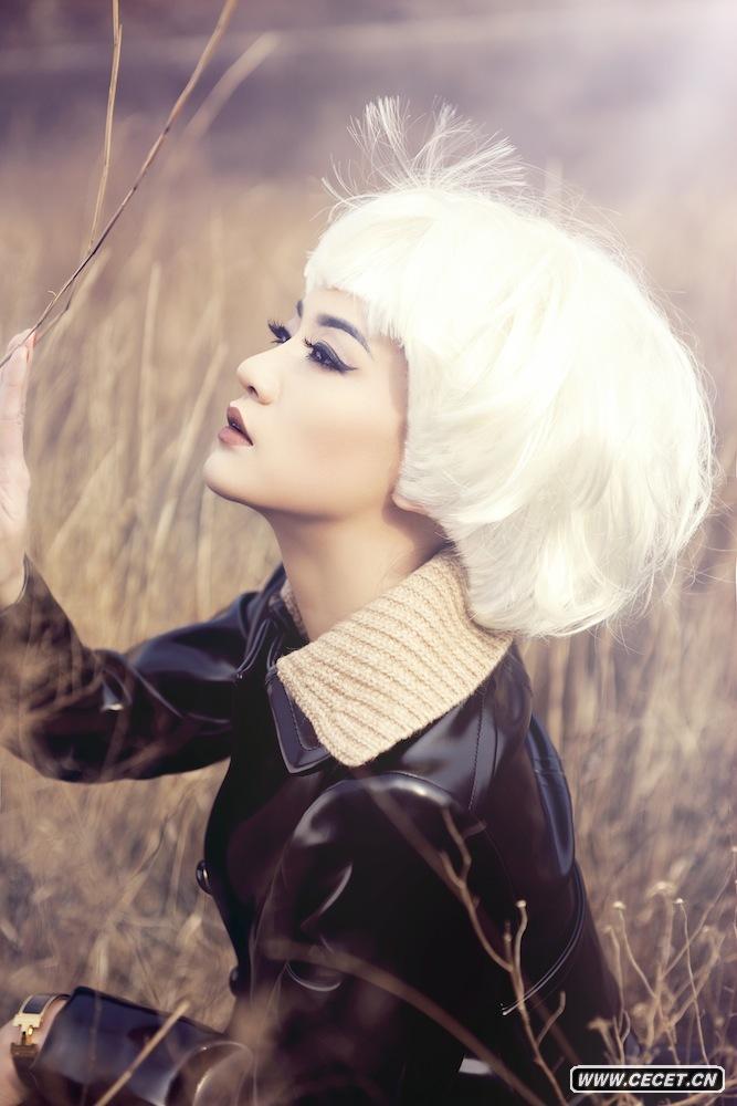 唐于鴻白發(fā)孤傲冷峻