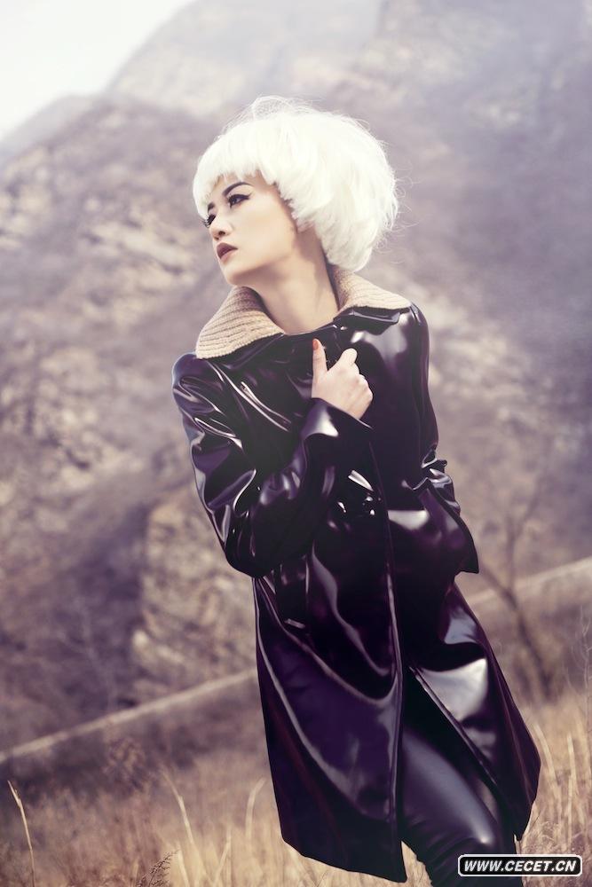 唐于鴻白發(fā)孤傲冷峻