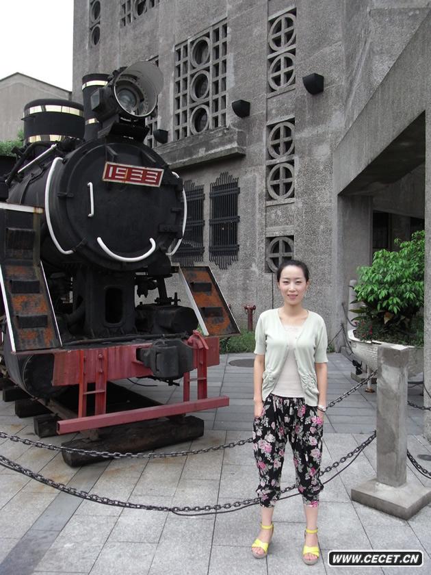 唐于鴻白發(fā)孤傲冷峻