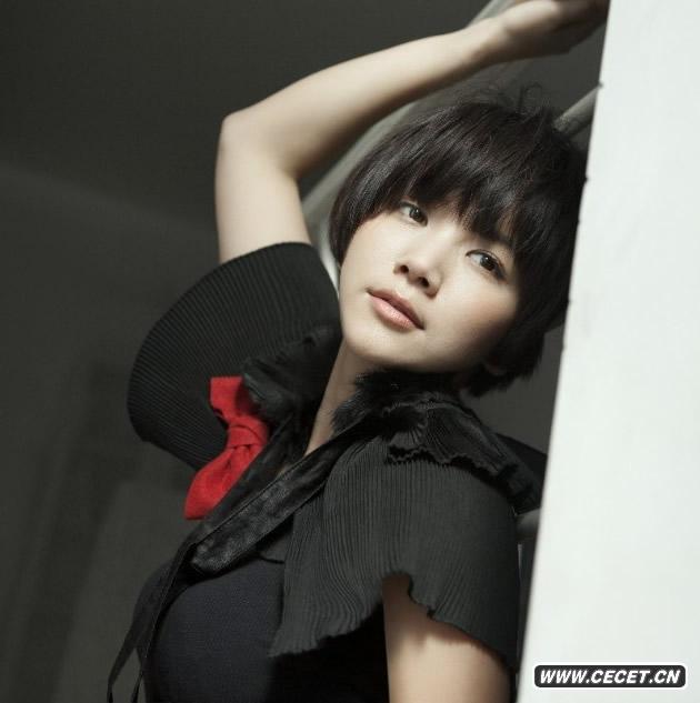 曹曦文新寫(xiě)真演繹經(jīng)典