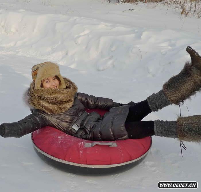 梁詠琪東北雪地撒歡