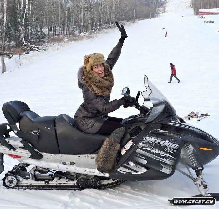 梁詠琪東北雪地撒歡