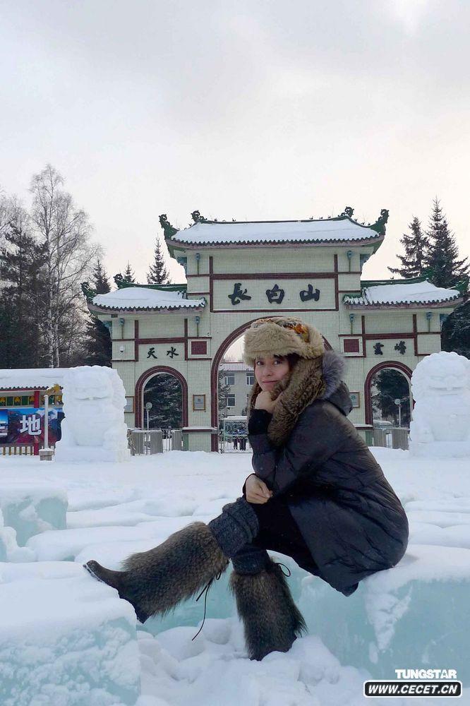 梁詠琪東北雪地撒歡