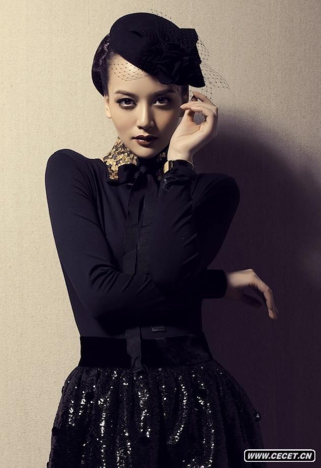 唐于鴻新寫(xiě)真高貴典雅