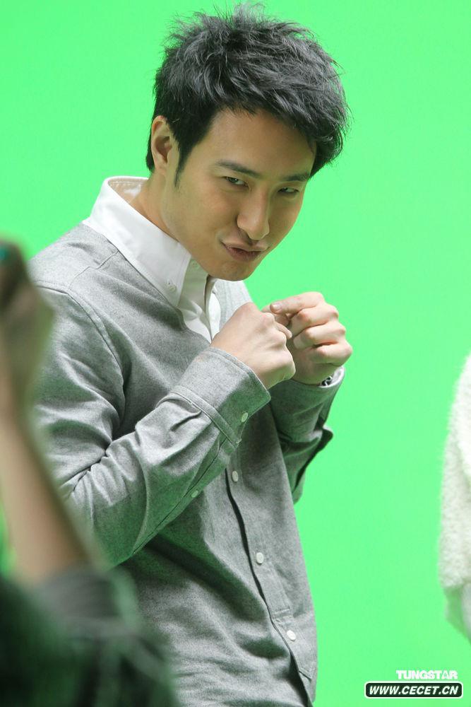 潘瑋柏拍MV展現吻功