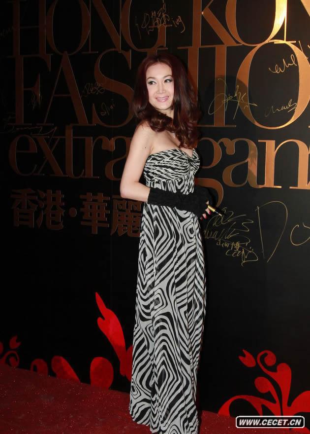 溫碧霞風(fēng)韻不減當年