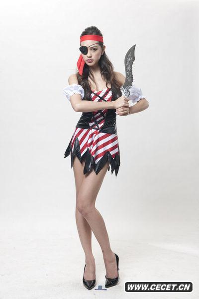 Jessica C變身性感海盜