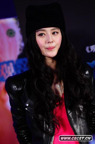 范冰冰桃紅裙網(wǎng)襪現身