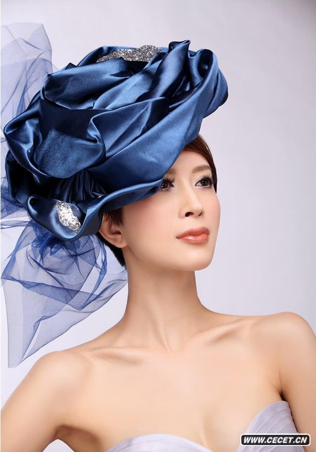 金巧巧時(shí)尚大片似女王