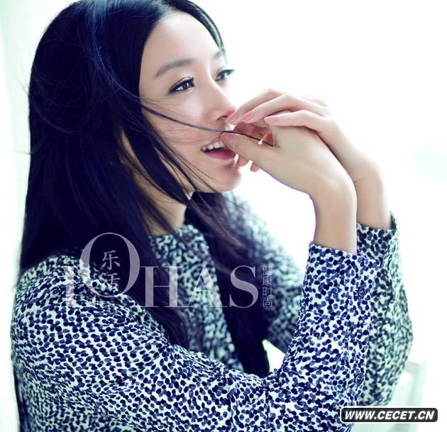 秦嵐登雜志封面顯淡雅氣質(zhì)