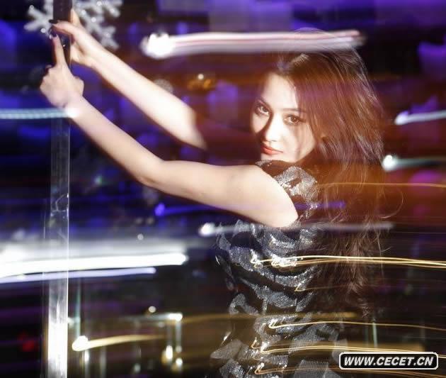 張馨予拍大片性感出鏡