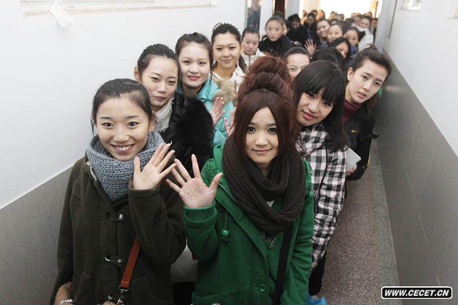 山東青島藝校招考現場(chǎng)