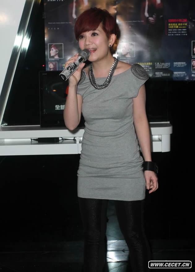 梁靜茹微笑宣傳新碟