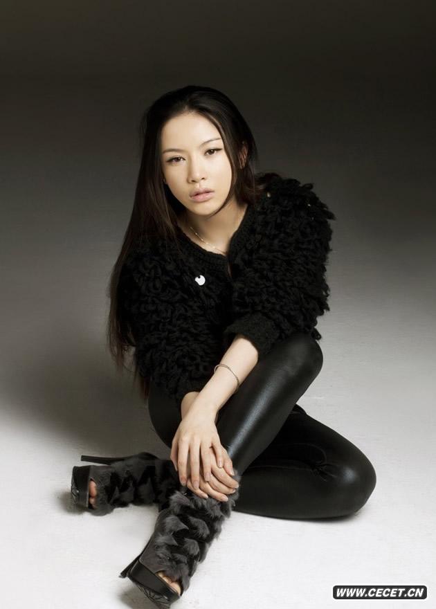 潘霜霜性感寫(xiě)真秀曼妙身姿