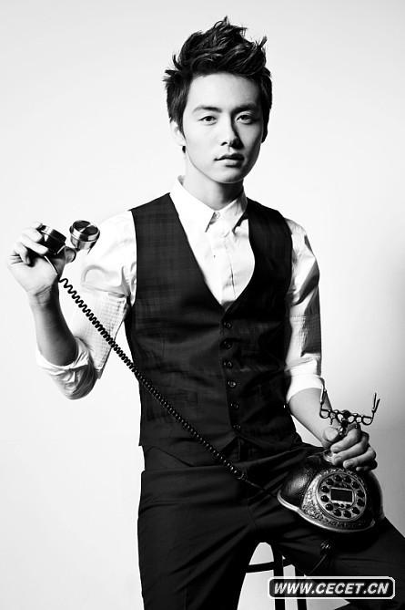 馬天宇寫(xiě)真演繹黑白經(jīng)典