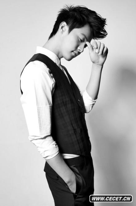 馬天宇寫(xiě)真演繹黑白經(jīng)典