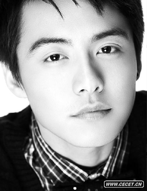 馬天宇寫(xiě)真演繹黑白經(jīng)典