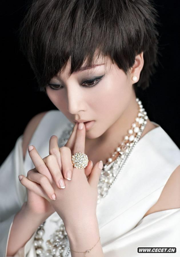 殷桃初春寫(xiě)真人面如花