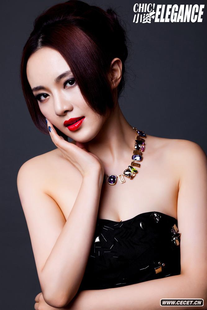 孟茜詮釋低調優(yōu)雅風(fēng)情
