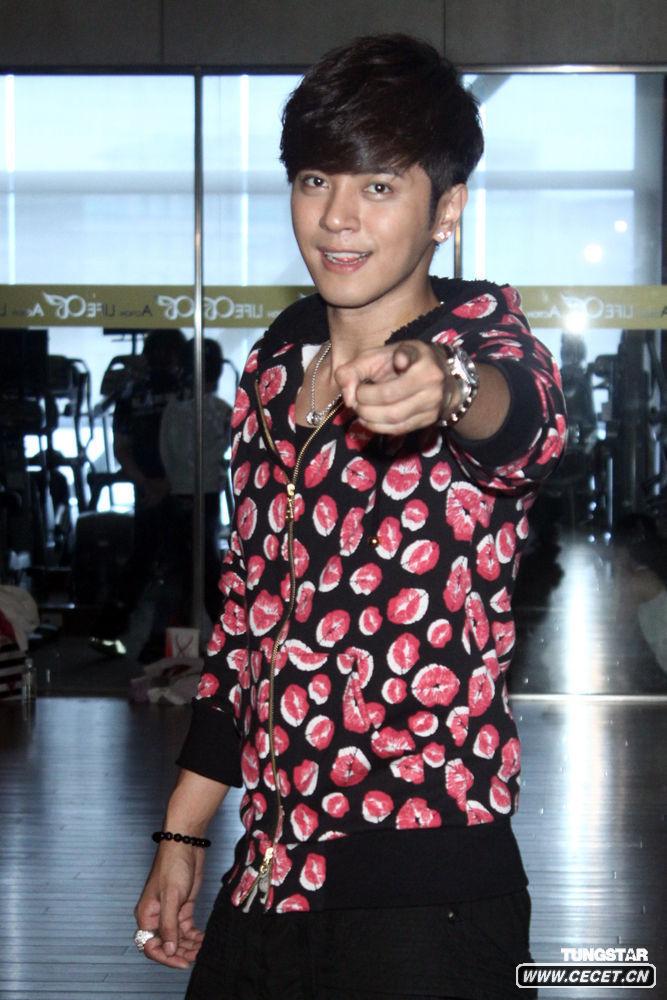 羅志祥練就完美六塊肌