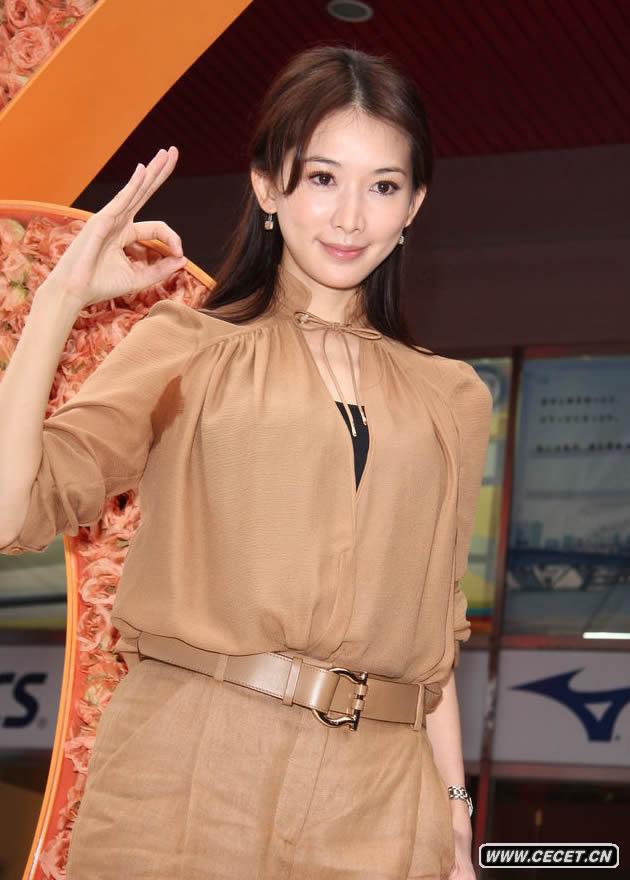 林志玲帥氣褲裝當導演