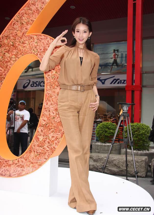 林志玲帥氣褲裝當導演