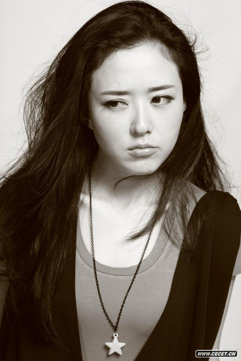 顏丹晨連褲寫(xiě)真秀清純