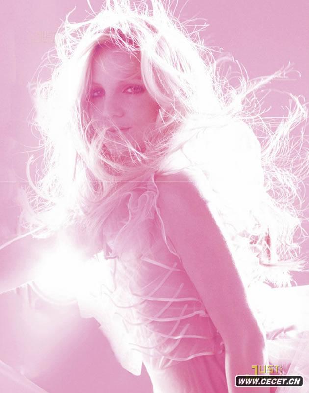 布蘭妮拍五彩時(shí)尚大片