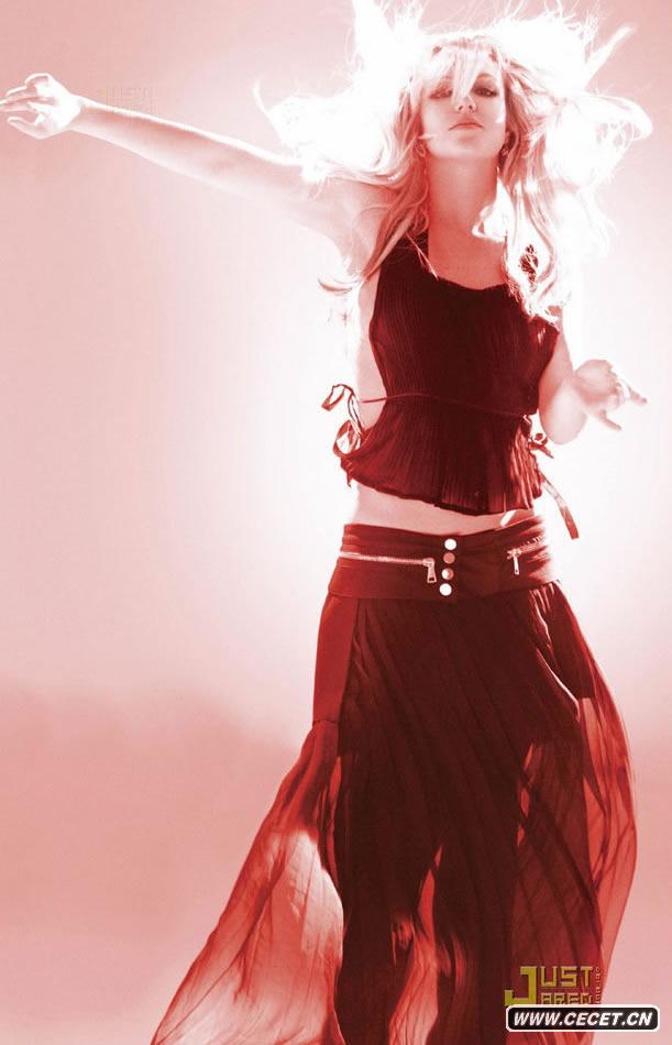 布蘭妮拍五彩時(shí)尚大片