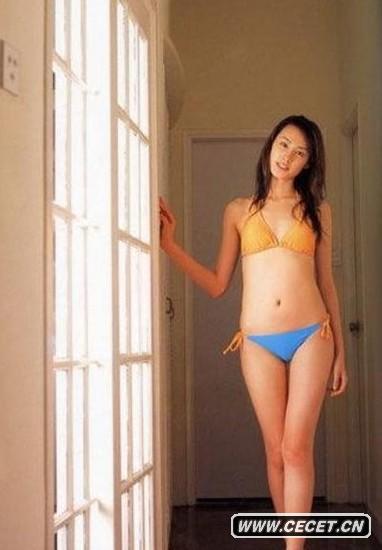 梁洛施早年比基尼寫(xiě)真