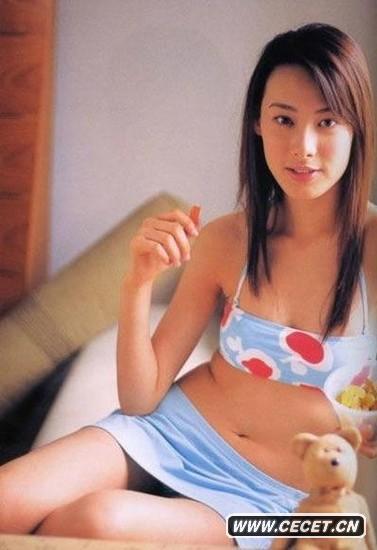 梁洛施早年比基尼寫(xiě)真