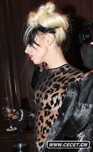 Lady Gaga͸ҕb[