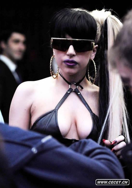 LadyGaga薄衣秀豪乳